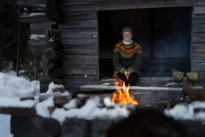 kuvakipina henkilokuvaus nainen villapaidassa kota